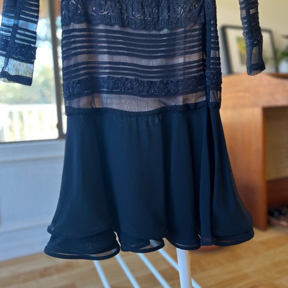 Vintage French Lace Evening Gown with Drop Shoulders - Picture 6 of 6